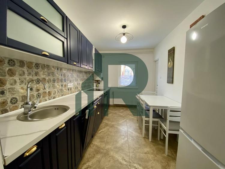 Apartament renovat cu 3 camere si 2 bai in Cartierul Strand - 5