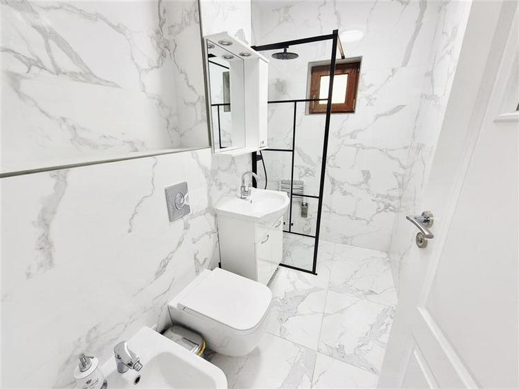 Apartament cu 2 camere decomandat în Târgu Cucu