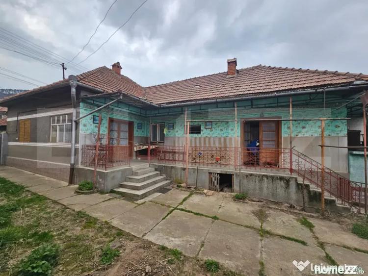 Casa spa?ioasa cu 4 camere, bucatarie de vara ?i tere - 1