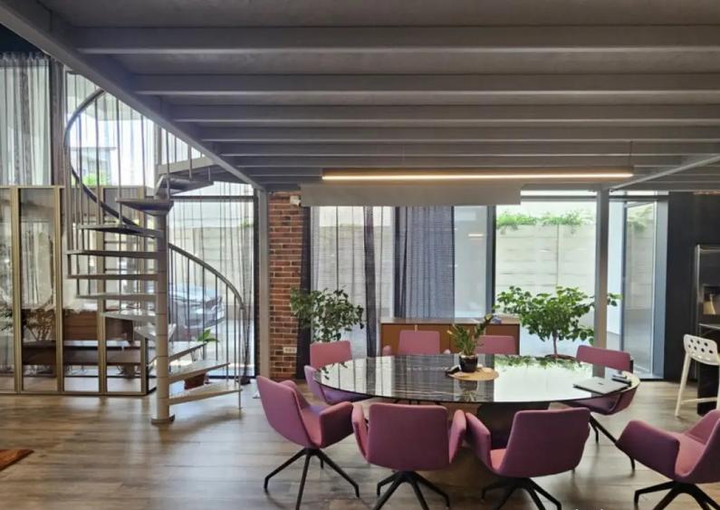 Spatiu Comercial -Piata 1 Mai - 6