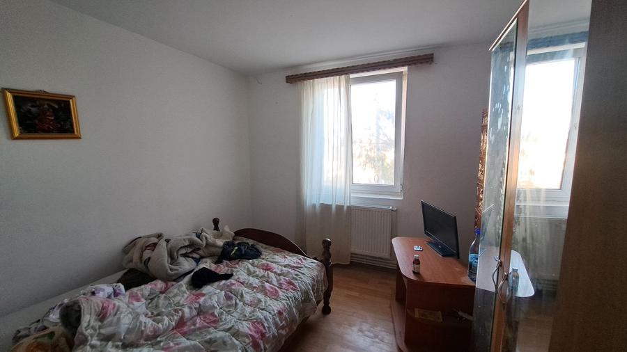 AGIGEA, 3 CAMERE DECOMANDAT 2 BAI, CENTRALA GAZ, 70 MP. PARCARE, BOXA - 19