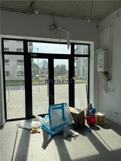Spatiu comercial cu 3 locuri de parcare in complexul Smarald - 7