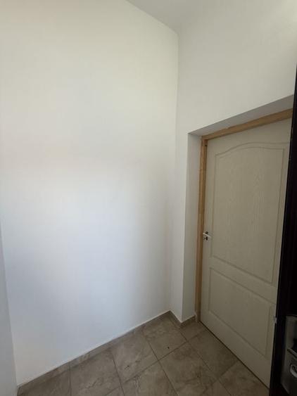 2 corpuri de Casă renovate + teren 125 mp Campina - 22