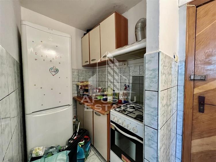 Garsoniera mobilata si utilata zona UMT - 7