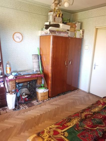 Apartament 3 camere, decomandat, 1 Mai vizavi de Spitalul Nr 1 ,  pe Insula - 4