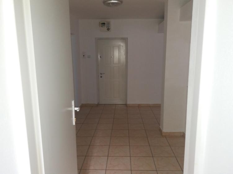 Apartament 3 camere la parter zona Est Clinic - 4