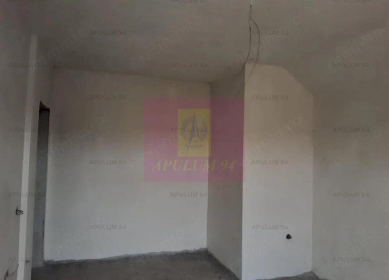 Casă cu 4 camere cu Teren 200 Mp în 1 Decembrie