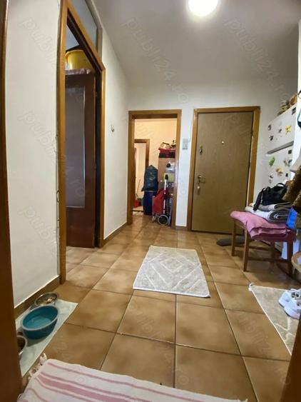 Apartament cu 3 camere semidecomandat în Militari