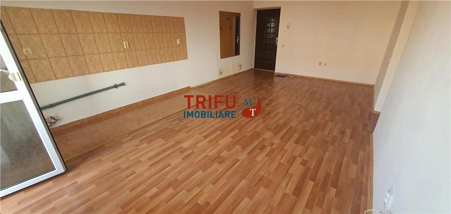 Apartament 3 camere decomandat Cetate etaj 2 - 2
