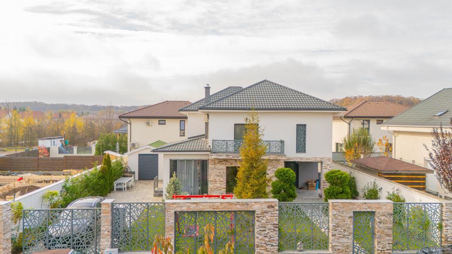 Locuinta construită pentru a fi locuită, nu doar admirată, complet mobilata - 3