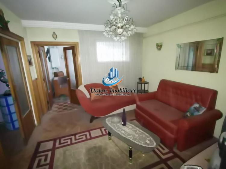 Apartament 4 camere semidecomandat, 2 bai, zona Spital Piatra Neamt - 3