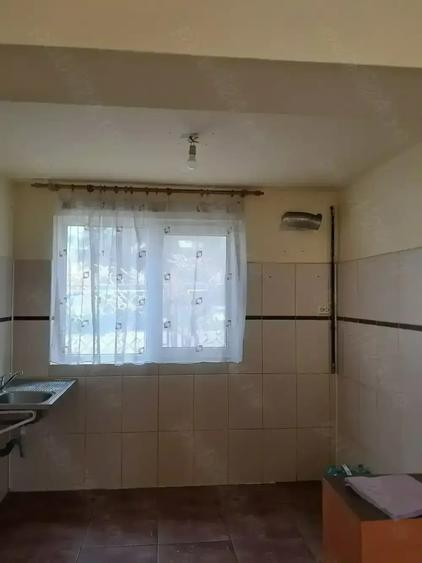 Vand casa cu teren in zona centrala Suceava - 2