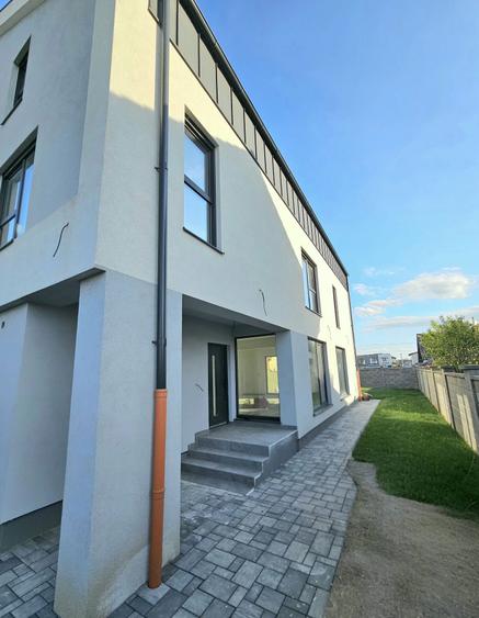 Proprietar vand 1/2 duplex , Chisoda , str. Caisului - 2