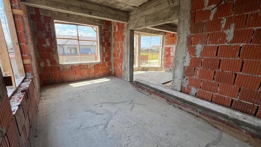 Vila la rosu intr o zona rezidentiala exclusivista Halchiu - 17