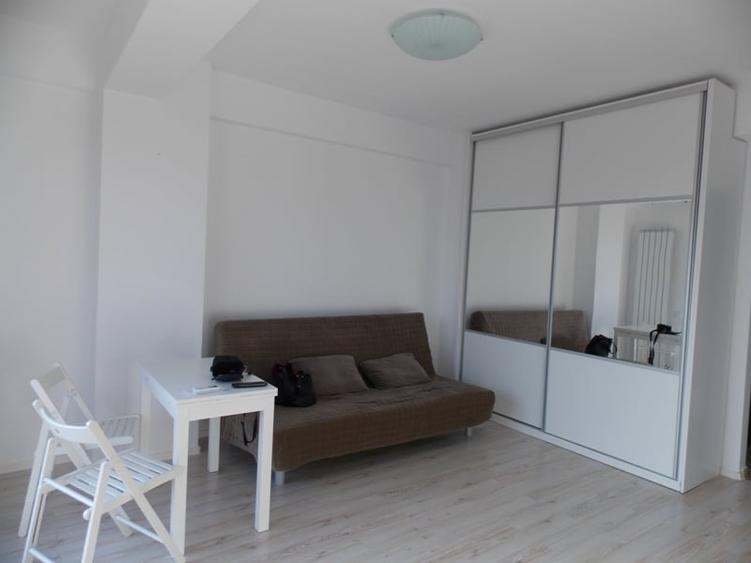 Studio cochet langa MALL VITAN,imobil 2015, et 3, mobilata, centrala proprie. - 1