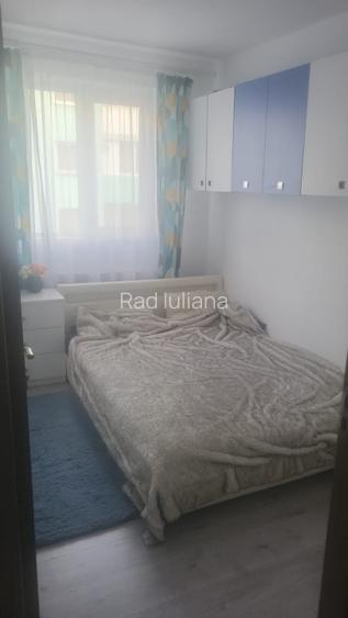 Apartament de vânzare,  3 camere,  semidecomandat