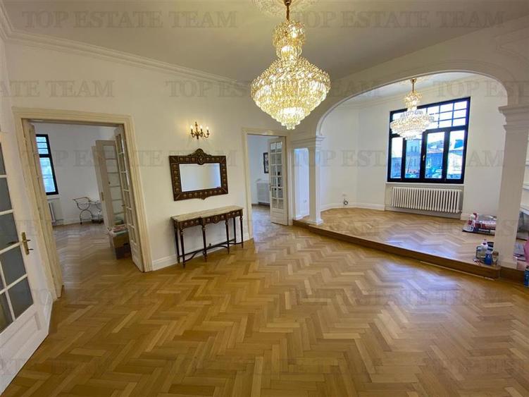 Apartament de vanzare cu 5 camere, imobil consolidat - 1