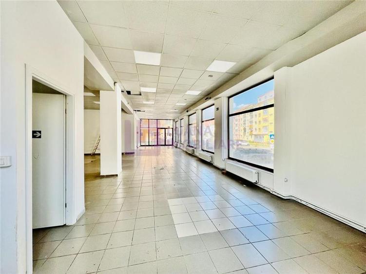 Spatiu comercial 177 mp | zona Strand | vitrine la strada - 2