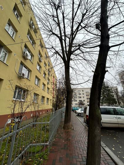 1 Decembrie 3 Camere Etaj 1 Centrala Proprie Instalatii Schimbate 12 Min Metrou - 20