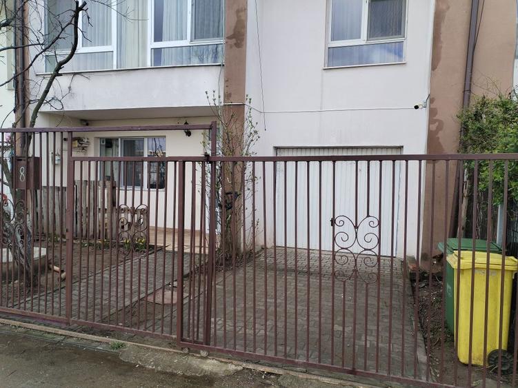 Ofer spre inchiriere casa spatioasa curticica proprie, terasa, garaj i - 2