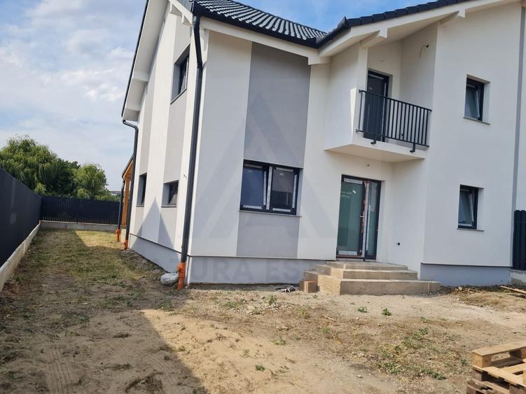 Duplex cu 3 camere cu Canalizare în Șura Mare
