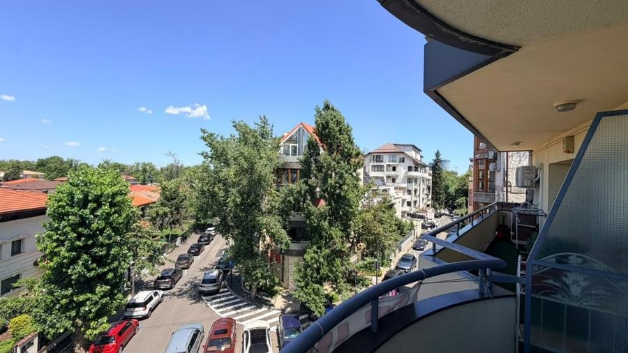 Apartament cu 3 camere semidecomandat, mobilat în Kiseleff