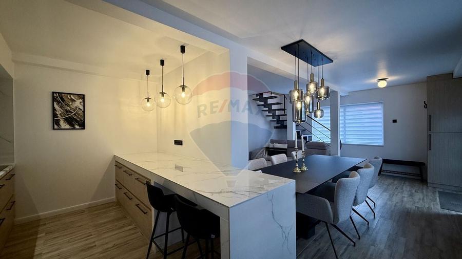 Parte de casă cu etaj – lux, interior superb, 2 locuri parcare - 4