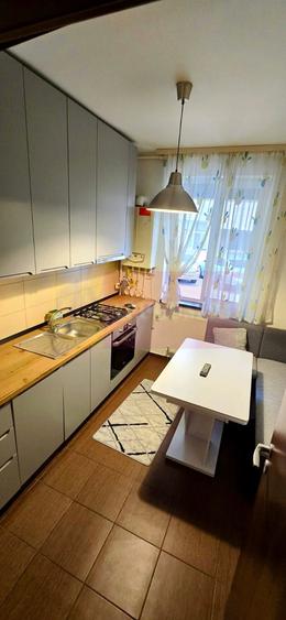 Apartament cu 3 camere decomandat în Berceni
