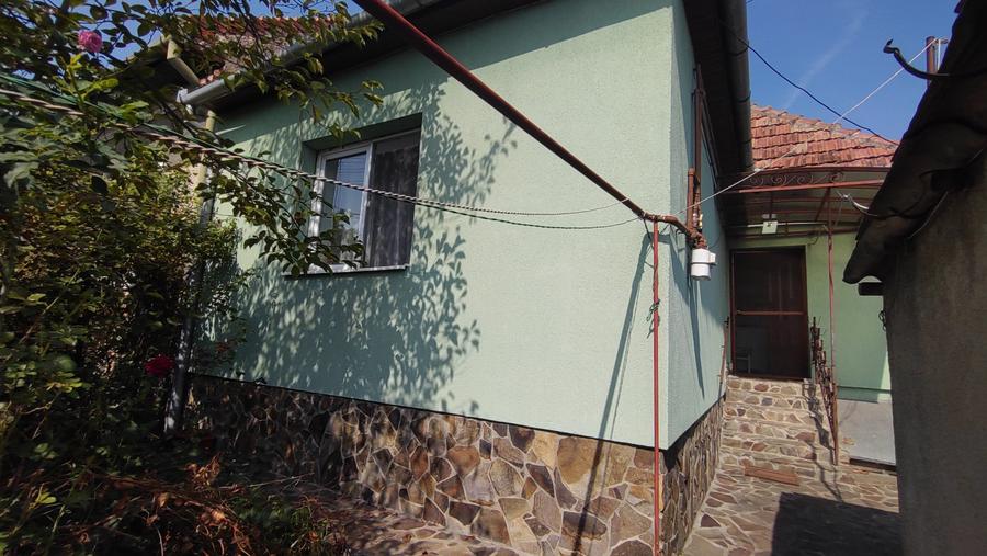 Vand casa cu 3 camere in cartierul Dambul Rotund - 1