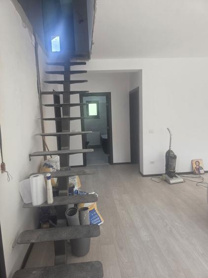 Vand Casa zona Hemeiusi langa primarie - 8