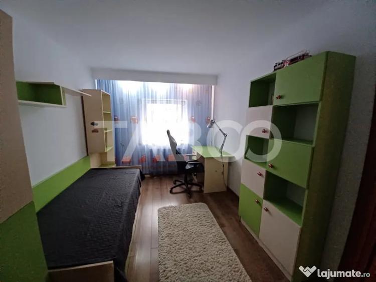Apartament cu 3 camere semidecomandat în Central