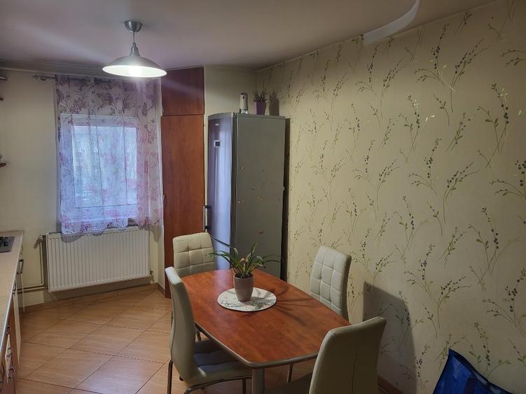 Apartament cu 3 camere decomandat în Mărăști