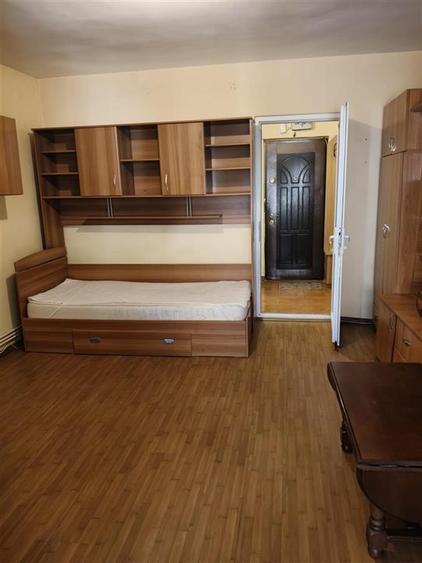 Garsoniera Etaj 3, Mobilata si Utilata, Hipodrom - Capatul lui 2 - 1