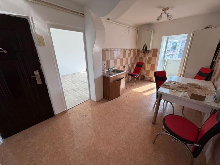 Apartament cu 2 camere decomandat în Industrială