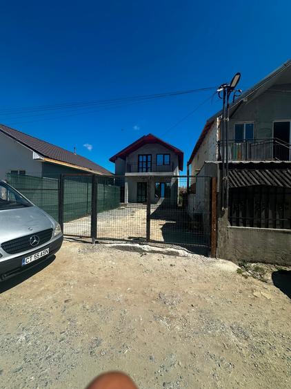 Casă individuală cu 4 camere cu Teren 250 Mp în Lumina