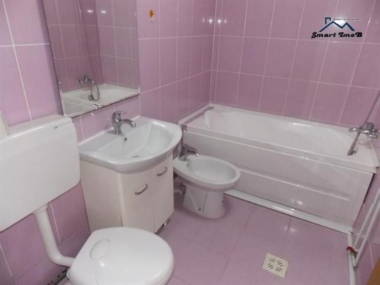Apartament cu 5 camere semidecomandat în Vasile Aaron