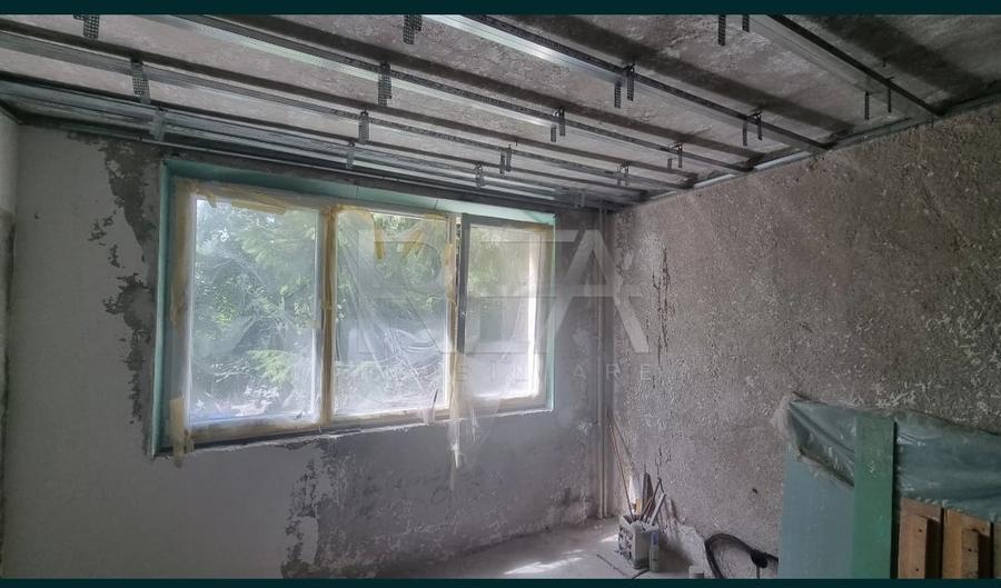 Apartament cu 4 camere decomandat în Berceni