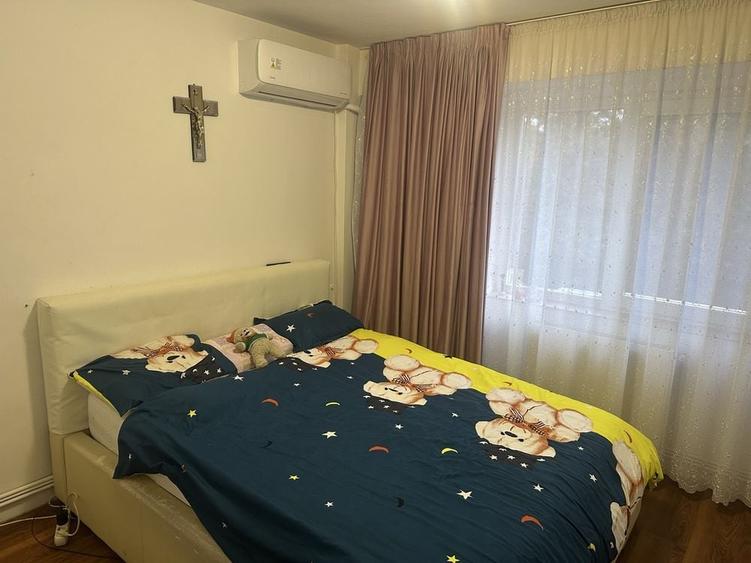 Apartament cu 4 camere decomandat în Micro 16