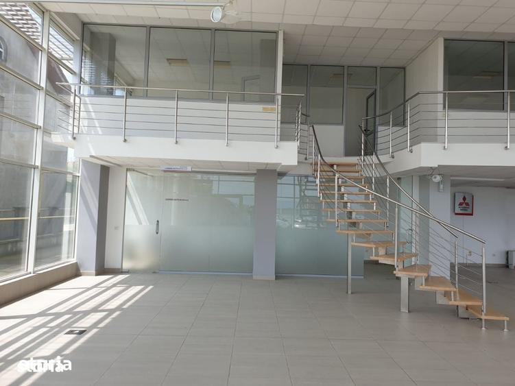 Spațiu comercial, de 1,496.07 mp, în Central