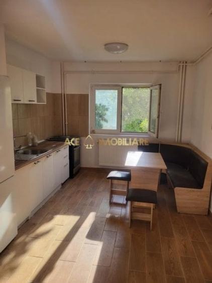 Apartament cu 2 camere decomandat, mobilat în Costin Georgian