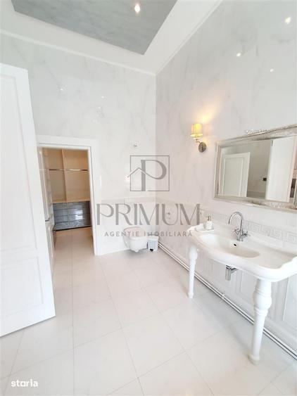 Apartament cu 3 camere semidecomandat în Neptun