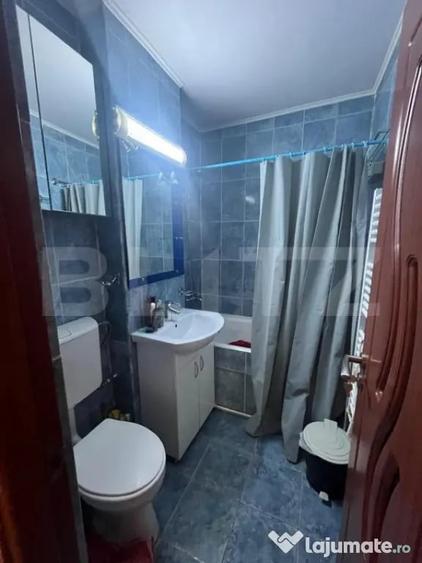 Apartament cu 3 camere semidecomandat, mobilat în Câmpia Turzii