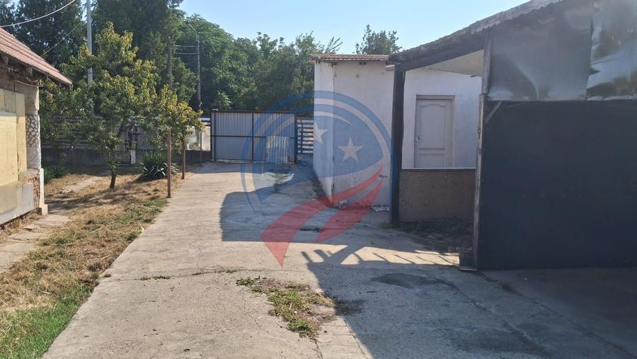 Casă individuală cu 3 camere cu Canalizare în Central