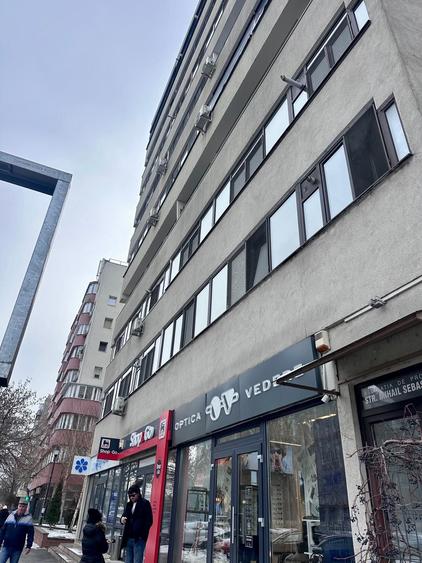 Apartament cu 2 camere semidecomandat, mobilat în Sebastian