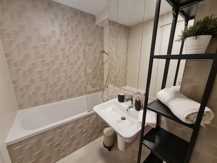 Apartament cu 3 camere decomandat în Aviației