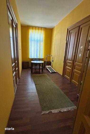 Casă cu 4 camere cu Teren 100 Mp în Central