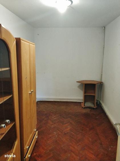 Apartament cu 3 camere în Brătianu