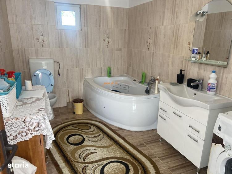 Casă cu 4 camere cu Canalizare în Tătaru