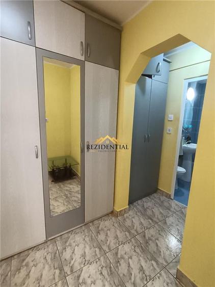Apartament cu 2 camere decomandat, mobilat în Central