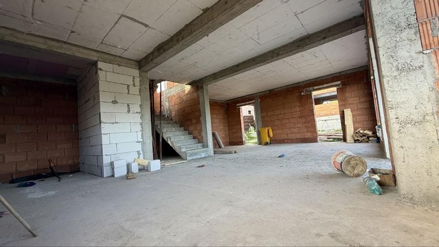 Casă cu 4 camere în Moara